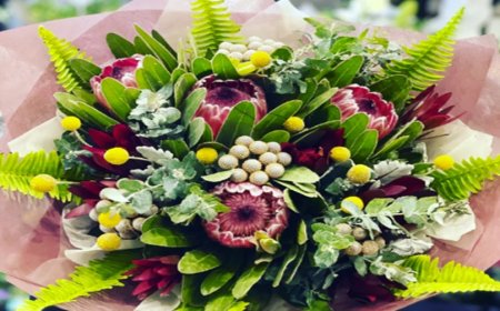 Flower Delivery St Kilda for Anniversaries: Celebrate Love with Blooms