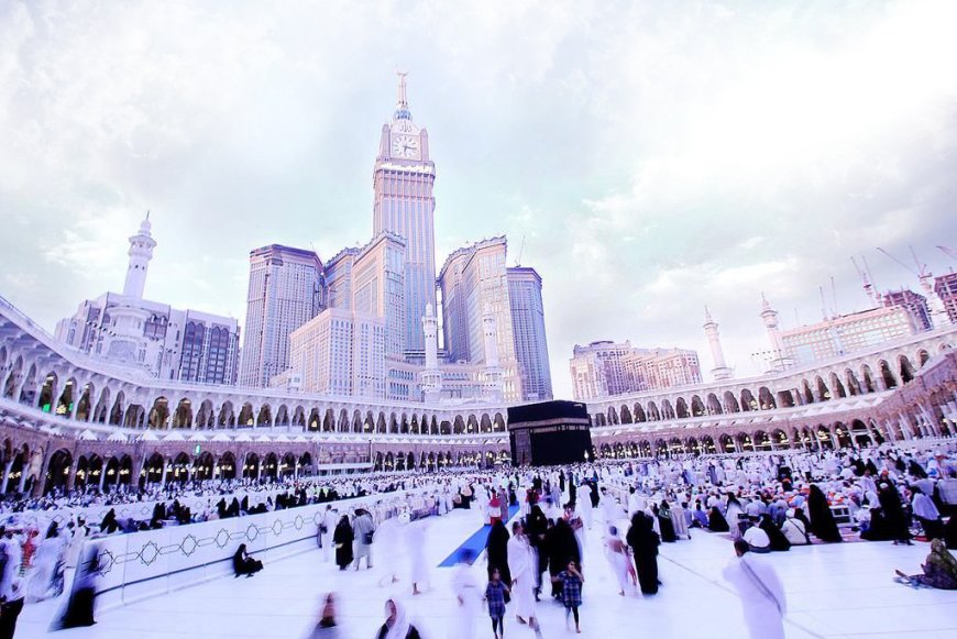 How 2025 Umrah Packages offers a Comprehensive Guide for Pilgrims?